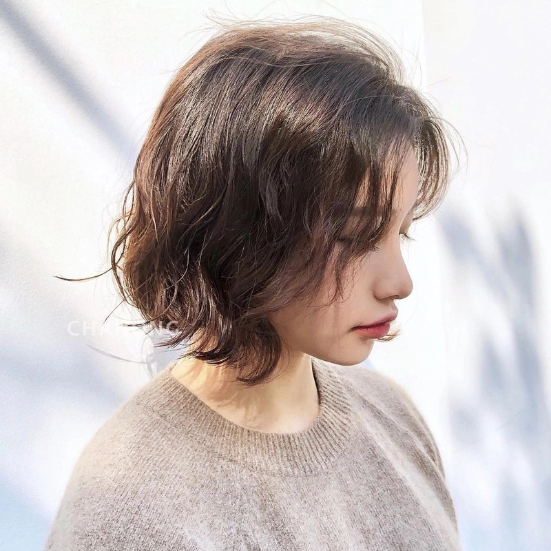 Tóc bob ngắn uốn phồng cho mặt dài