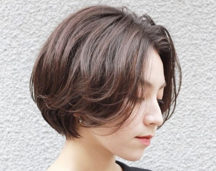 Tóc bob uốn cụp đuôi nhẹ