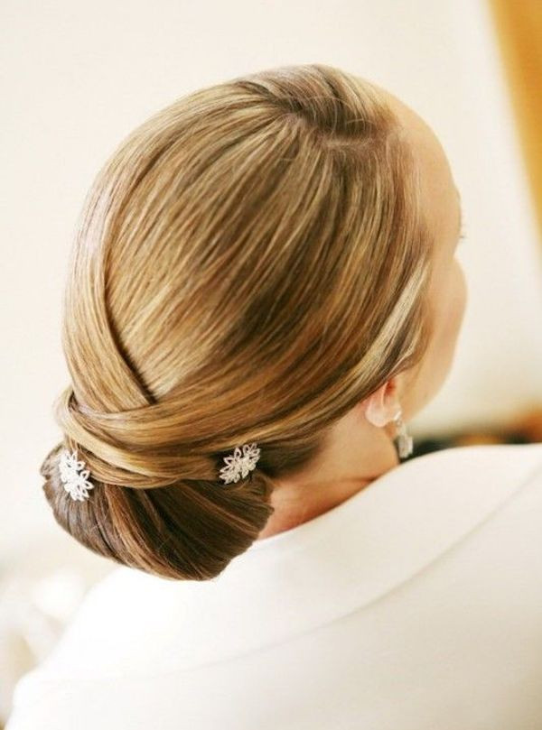 Tóc búi mượt mà, thanh lịch cho bà sui