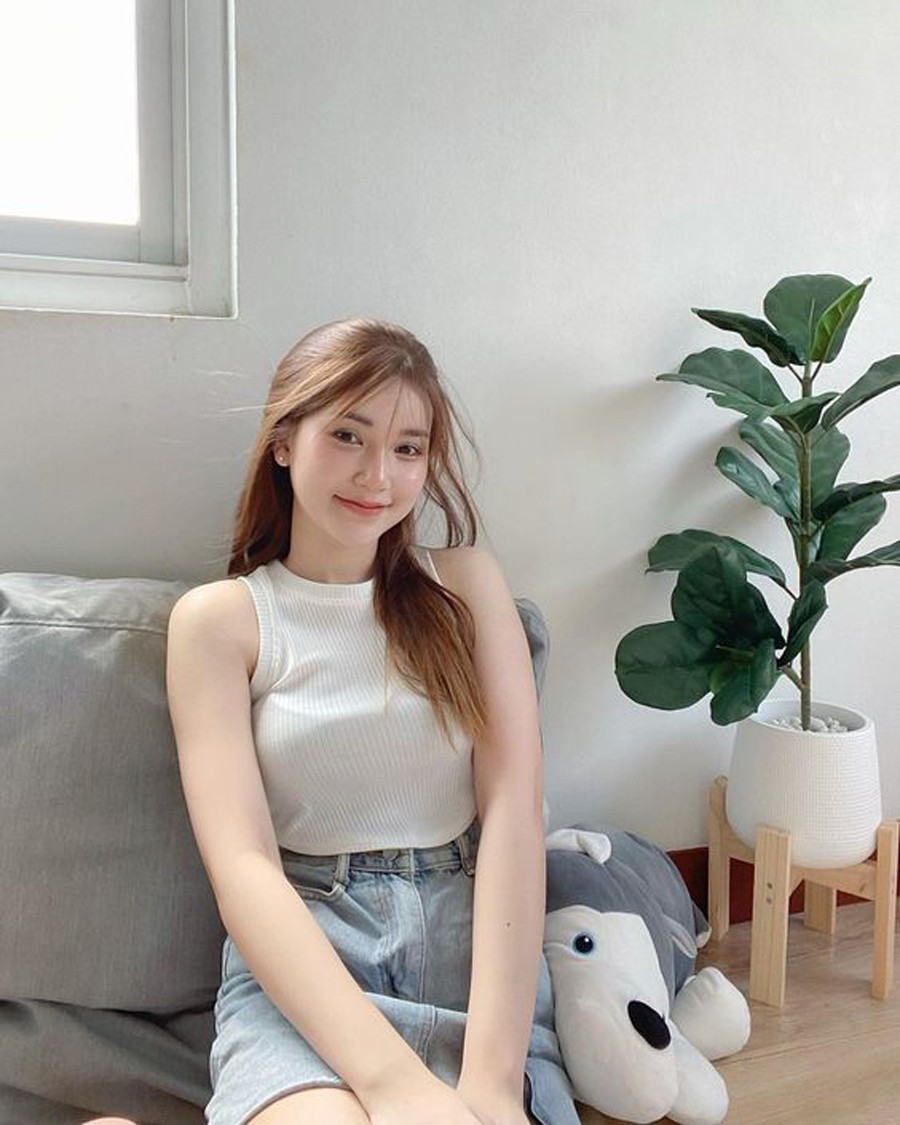 Tóc dài buộc nửa đầu phong cách tiểu thư, thanh lịch và duyên dáng