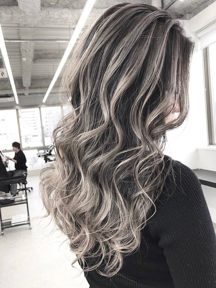 Tóc dài ngang vai gợn sóng nhẹ nhàng cho mặt to