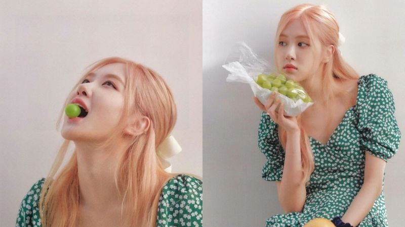 Tóc dài nhuộm vàng sáng uốn sóng nhẹ, được buộc nửa đầu và điểm xuyến nơ, tạo vẻ nổi bật và thu hút.