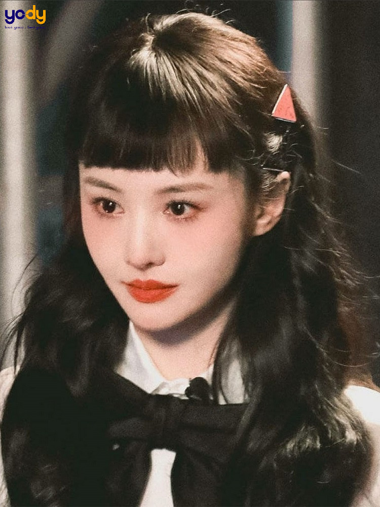 Tóc dài xoăn mái ngố xéo quyến rũ