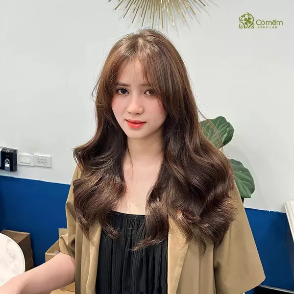 Tóc dài xoăn tầng sang trọng, quý phái