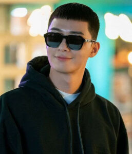 Tóc húi cua mang lại vẻ ngoài cá tính, mạnh mẽ cho nam giới mặt tròn