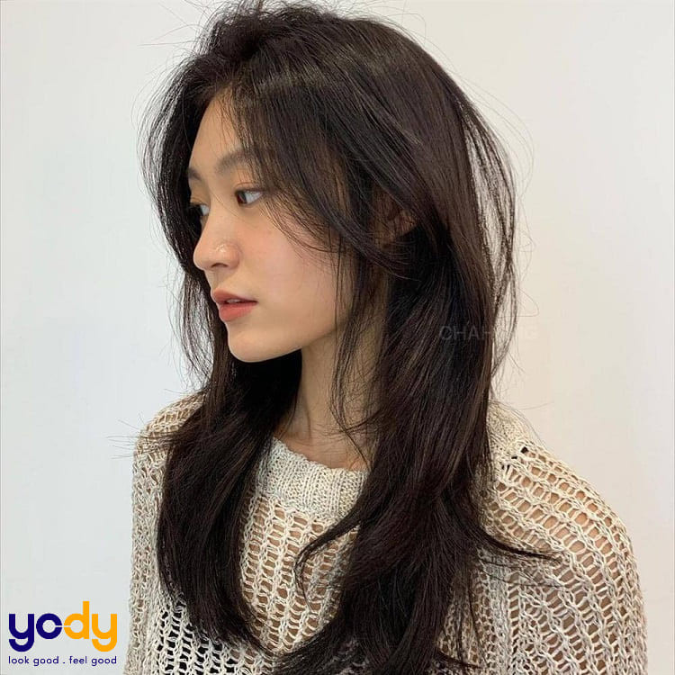 Tóc layer ngắn bồng bềnh giúp tôn lên đường nét mặt trái xoan, lựa chọn kiểu tóc cho mặt trái xoan