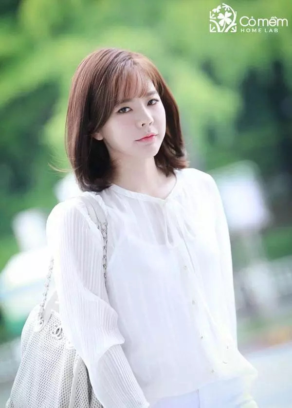 Tóc mái chéo là gợi ý hoàn hảo cho gương mặt tròn