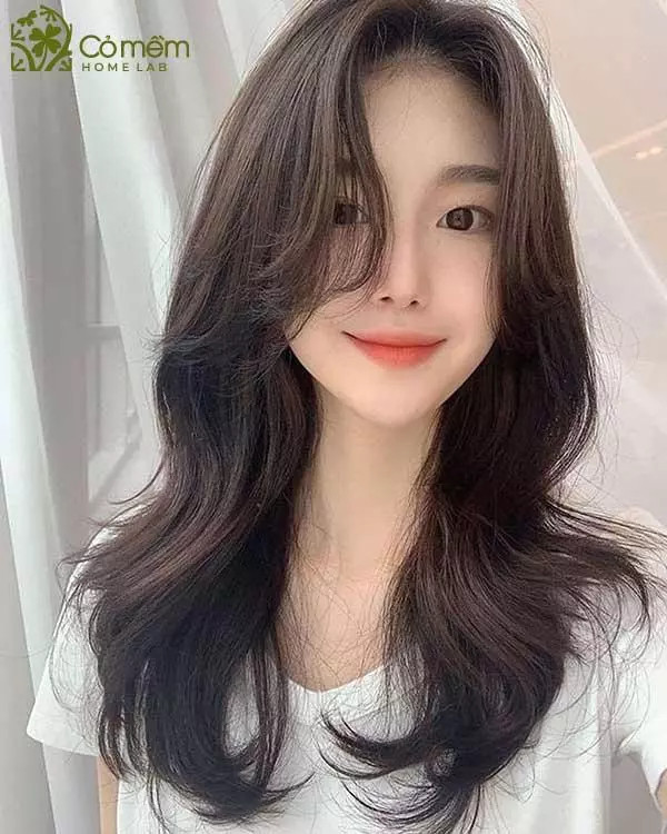 Tóc mái layer uốn xoăn nhẹ nhàng