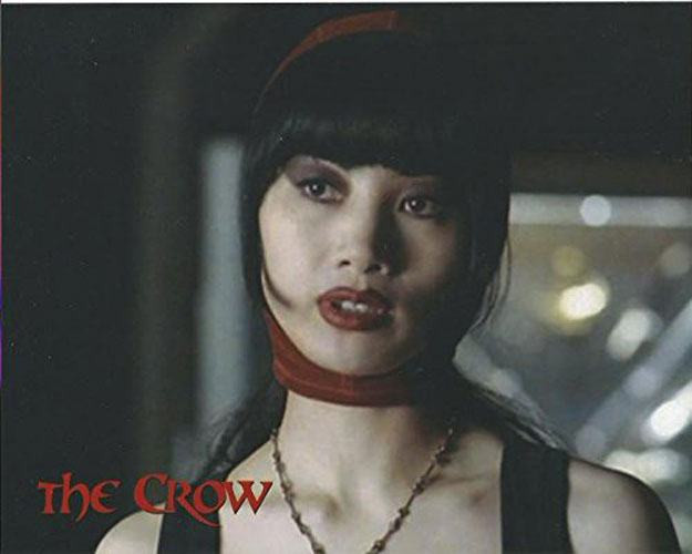 Tóc mái ngang quá ngắn và rộng khiến khuôn mặt vuông trông "boxy"