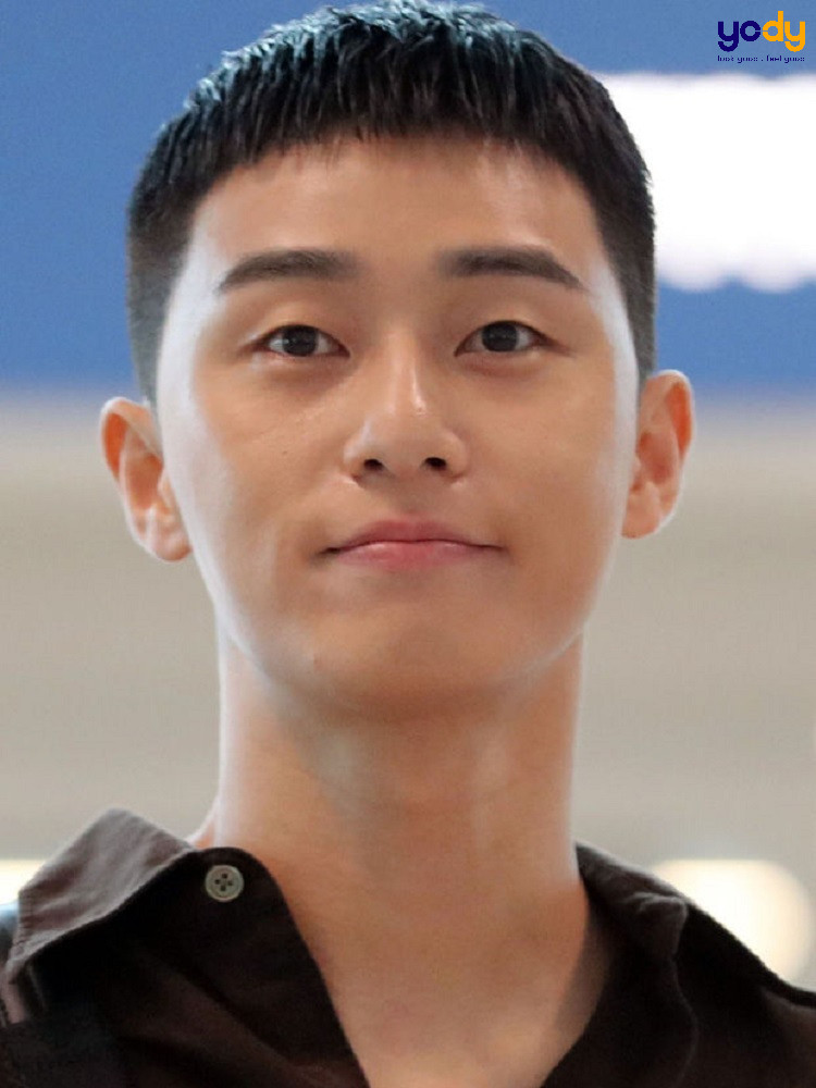 Tóc mái ngố nam ngắn của Park Seo Joon