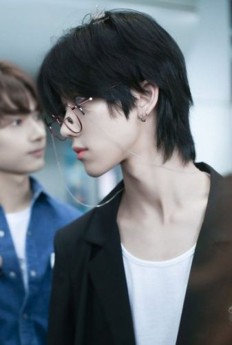 Tóc Mullet phá cách, cá tính, giúp che bớt góc hàm và tạo vẻ lãng tử cho khuôn mặt vuông tròn.