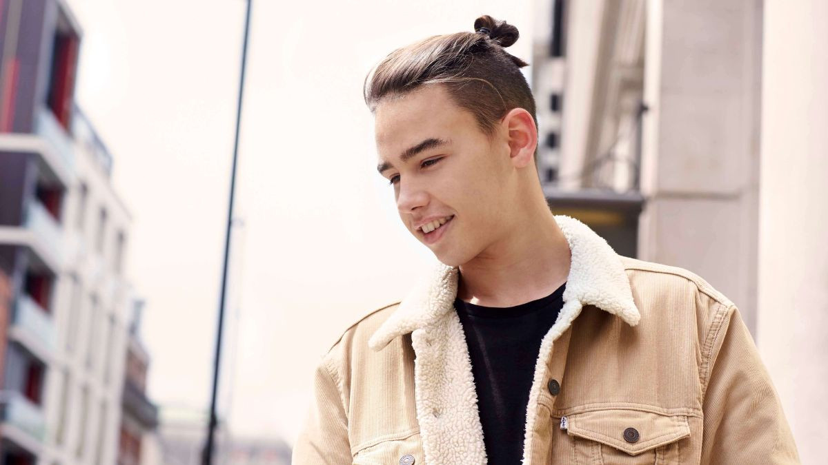 Tóc nam dài buộc đẹp kiểu buộc cao hiện đại