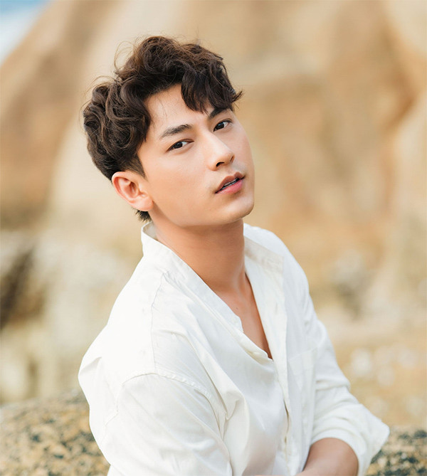 Tóc nam uốn nhẹ Side Part rủ