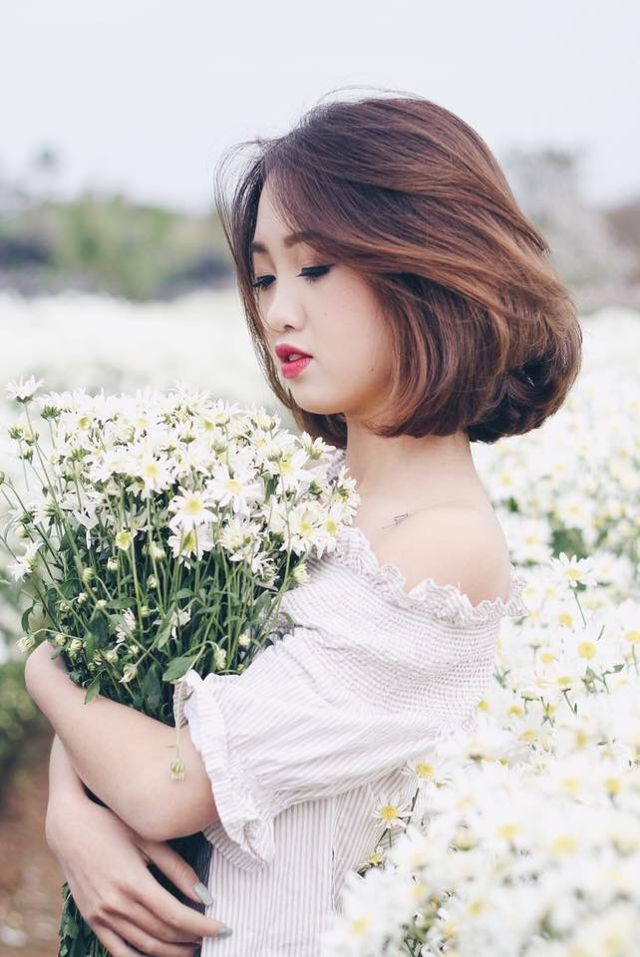 Tóc ngắn bob năng động cho mặt tròn