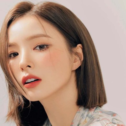 Tóc ngắn duỗi thẳng ngang vai tự nhiên thanh lịch, phù hợp nhiều phong cách