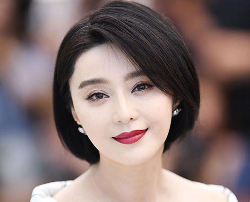 Tóc ngắn mái chéo thanh lịch
