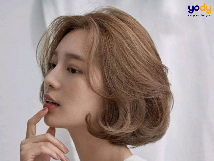 Tóc ngắn ngang vai phong cách Hàn Quốc dịu dàng cho gương mặt tròn