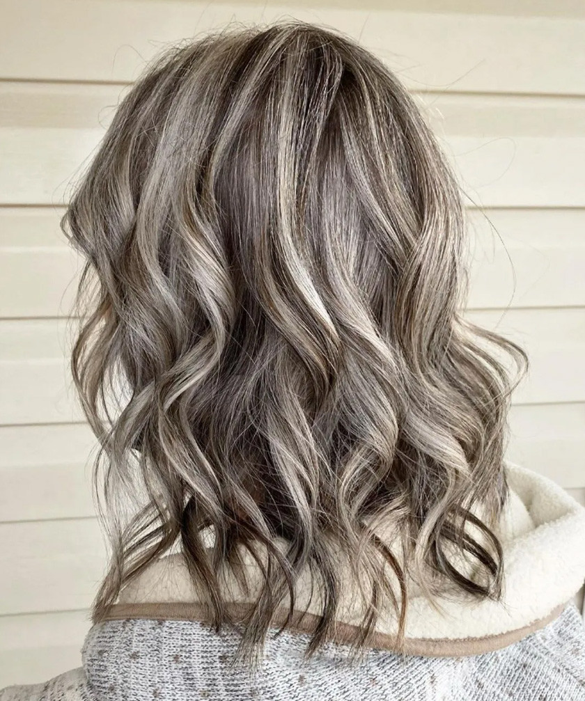 Tóc ngắn nhuộm màu xám tro thời thượng