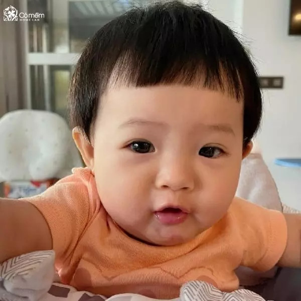 Tóc ngắn pixie cho bé gái 1 tuổi