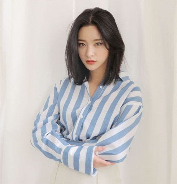 Tóc ngắn thẳng mái dài tạo vẻ ngoài năng động và thanh lịch