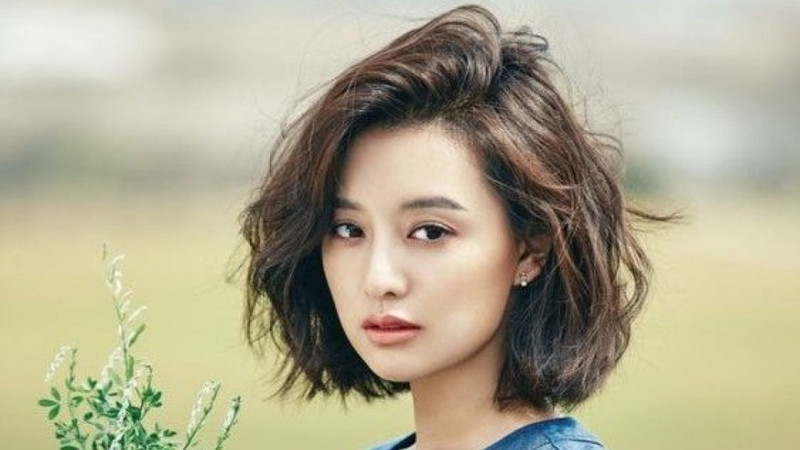 Tóc ngắn uốn rối thời thượng