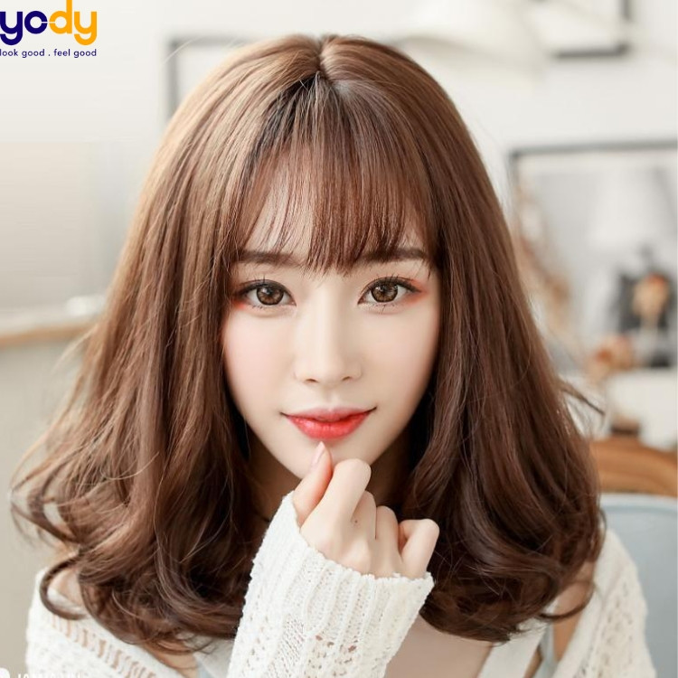Tóc ngắn uốn xoăn lọn lớn