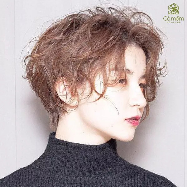 Tóc ngắn uốn xoăn xù