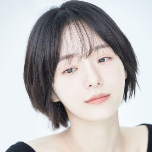 Tóc ngắn với mái thưa nhẹ nhàng
