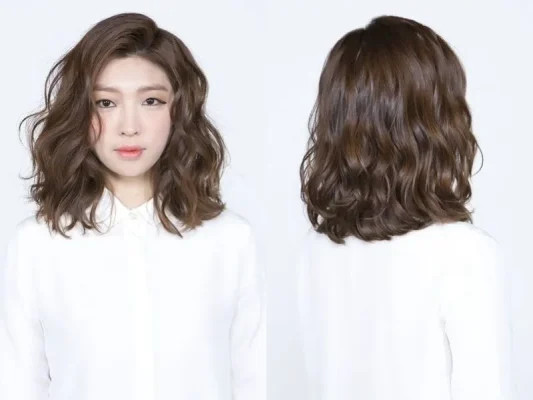 Tóc ngắn xoăn lơi bay bổng và quyến rũ