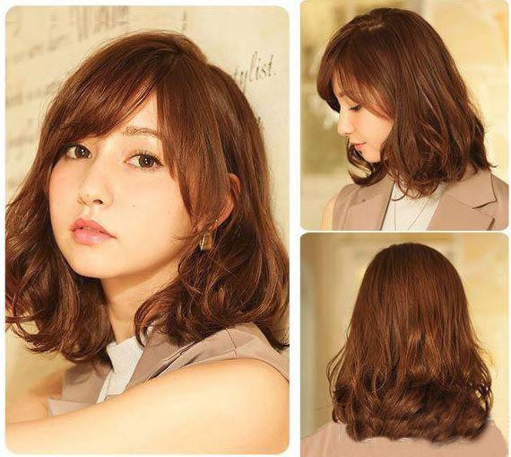 Tóc ngắn xoăn lơi tự nhiên cho phụ nữ tuổi 40 mặt tròn