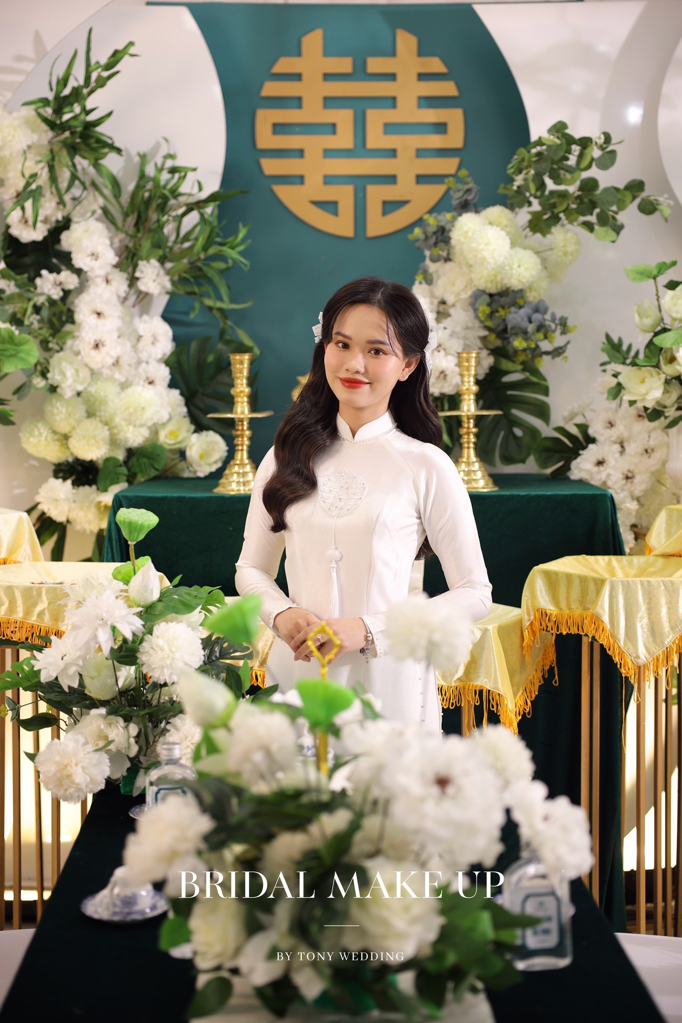 Tóc nửa búi xoăn cho cô dâu đơn giản mà đẹp