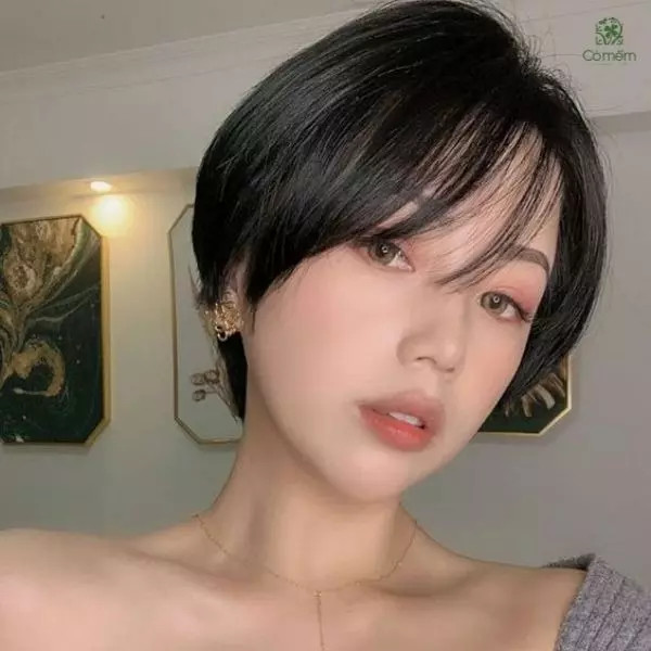 Tóc pixie nữ cá tính với mái xéo