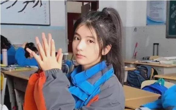 Tóc ria cá trê thịnh hành trong trường học và được hàng ngàn cô gái yêu thích