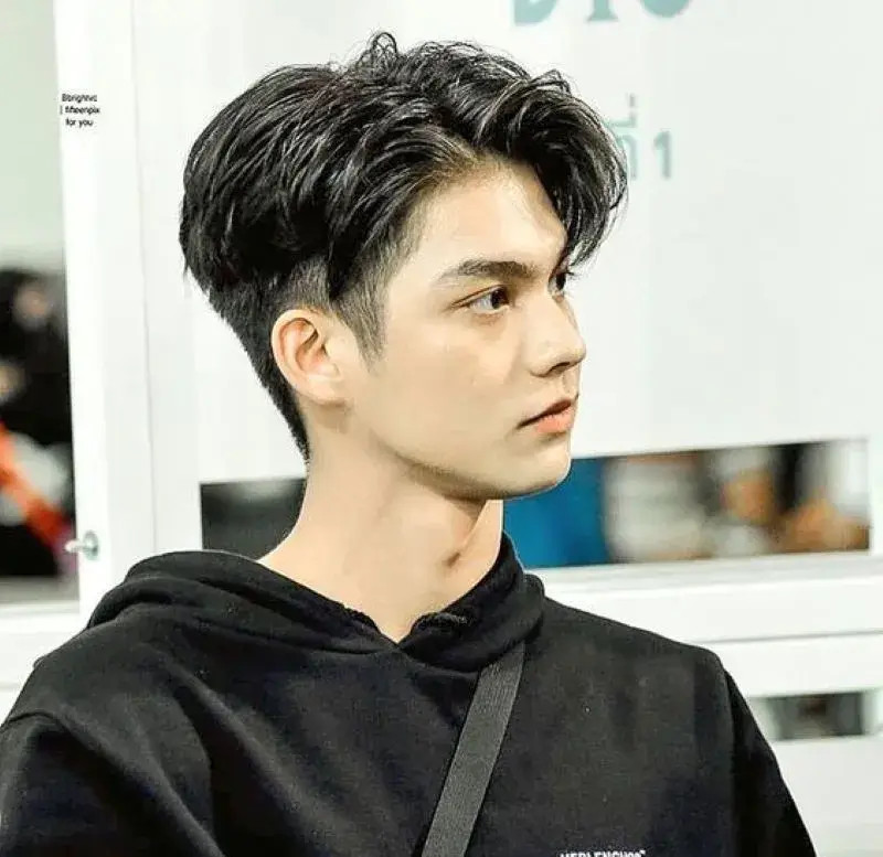 Tóc Side Part chia ngôi lãng tử cho buổi chụp kỷ yếu nam