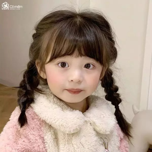 Tóc tết hai bên cho bé gái