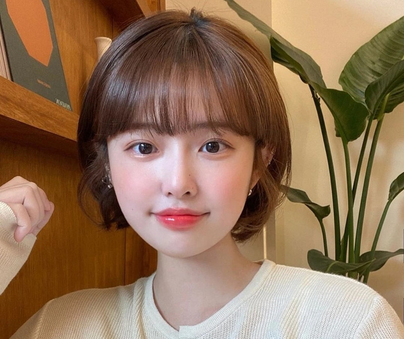 Tóc uốn cụp đuôi nhẹ mái lưa thưa