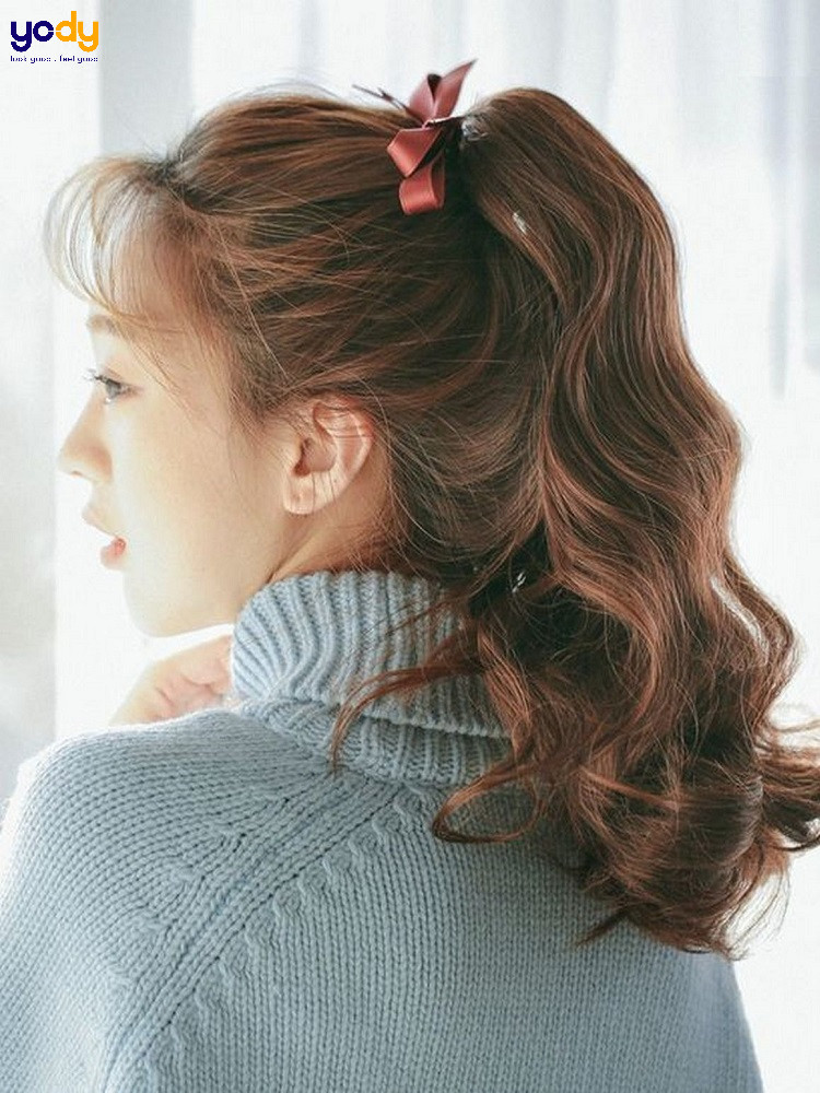 Tóc uốn đuôi cột cao sang chảnh