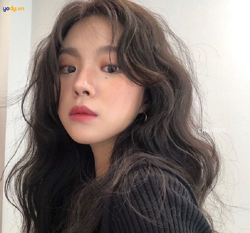 Tóc uốn lọn to bấm phồng ngang lưng