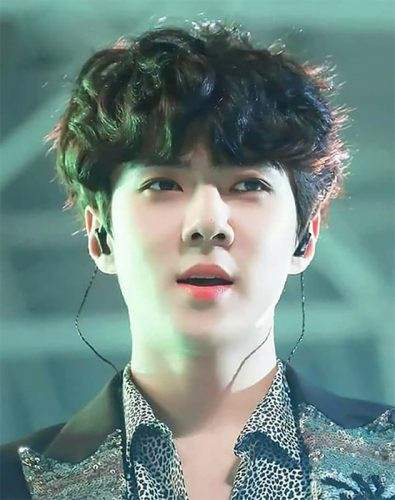 Tóc uốn xoăn phong trần cho mặt vuông tròn