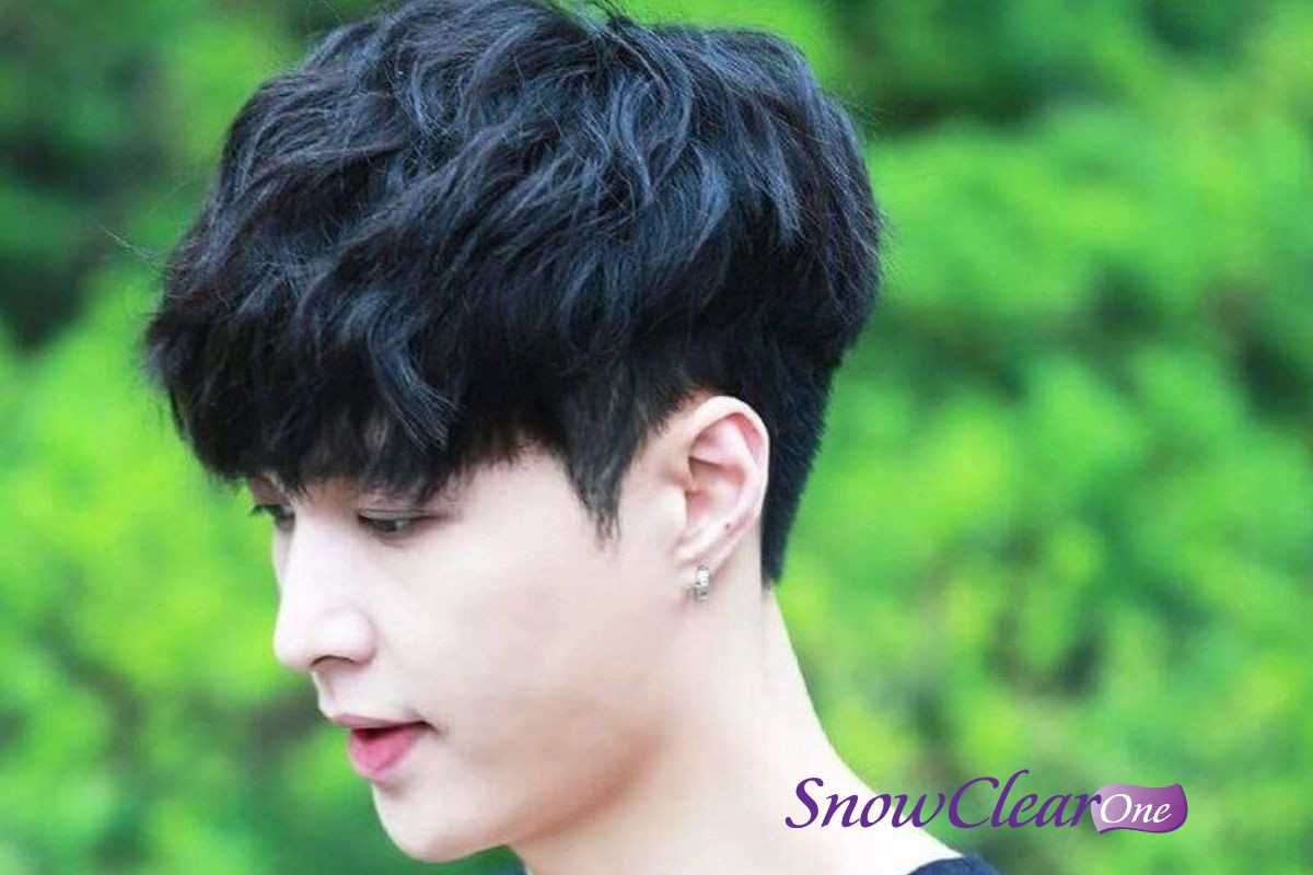 Tóc xoăn nhẹ cho nam mặt trái xoan