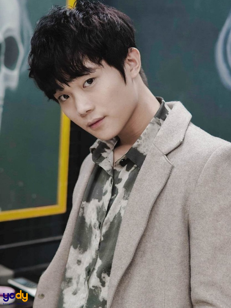 Tóc xoăn nhẹ nhàng cho nam sinh cấp 2