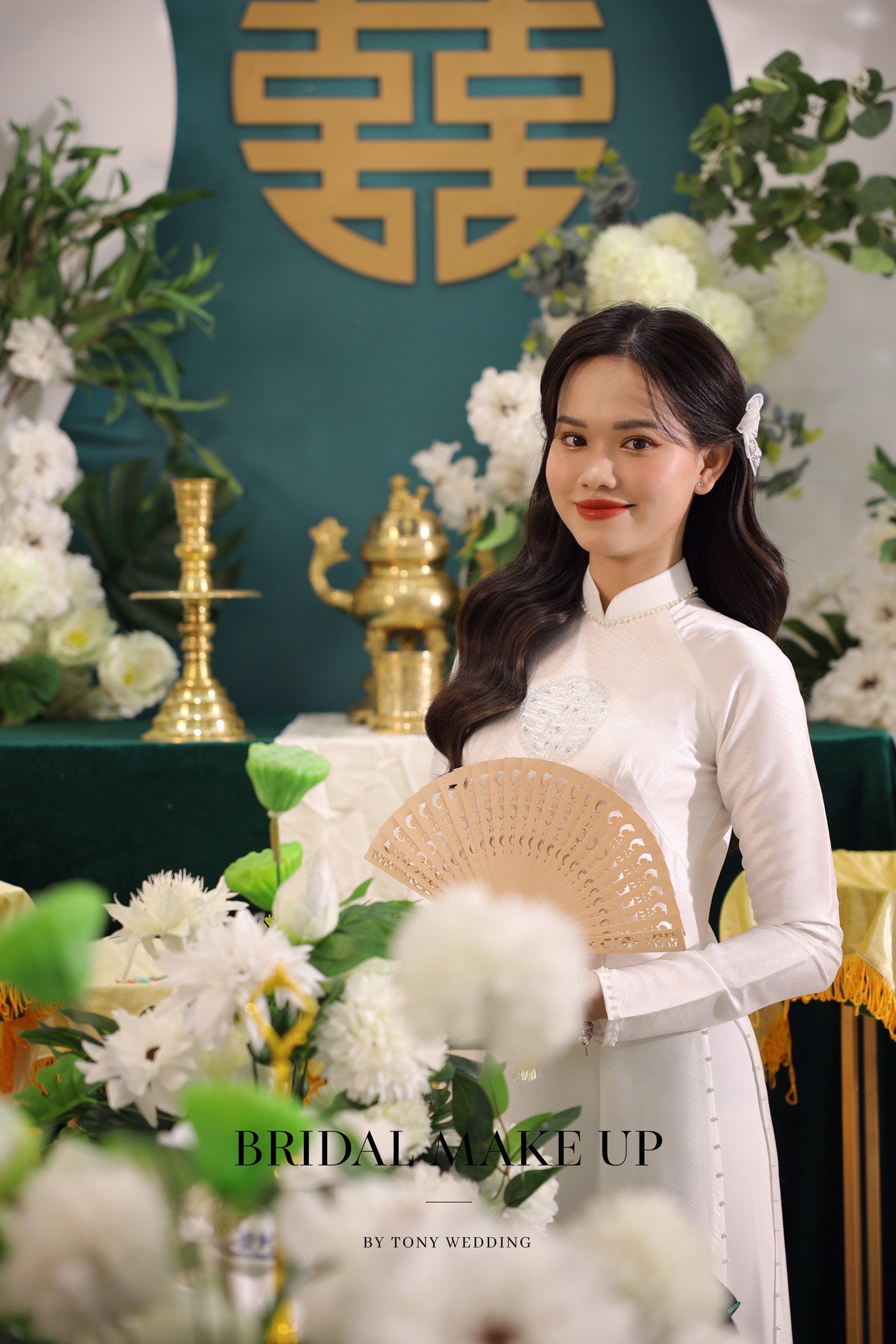 Vẻ đẹp lãng mạn của kiểu tóc cô dâu nửa búi, xõa tự nhiên