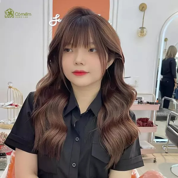 Vẻ đẹp ngọt ngào của tóc xoăn sóng nước