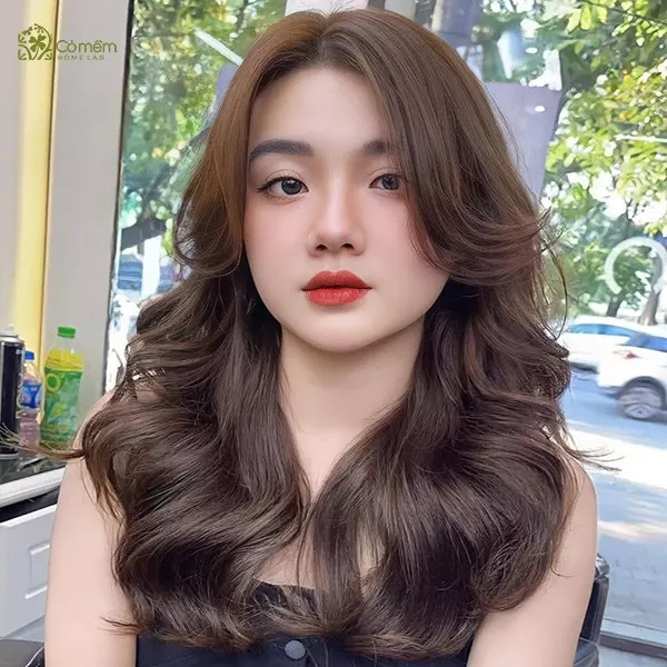 Vẻ đẹp quý phái của tóc xoăn lọn to