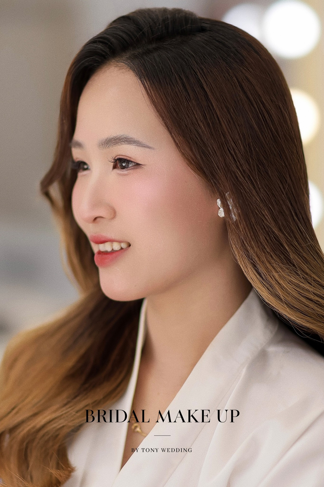 Vẻ đẹp thuần khiết của kiểu tóc cưới xõa dài, kết hợp voan cài đầu