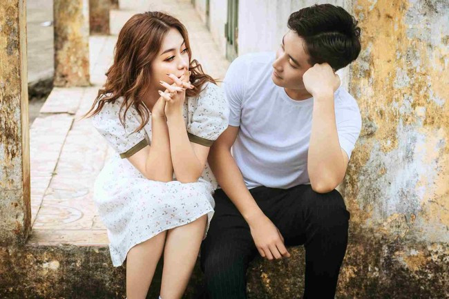 Ảnh cô dâu tóc ngắn tết nửa đầu nhẹ nhàng và duyên dáng