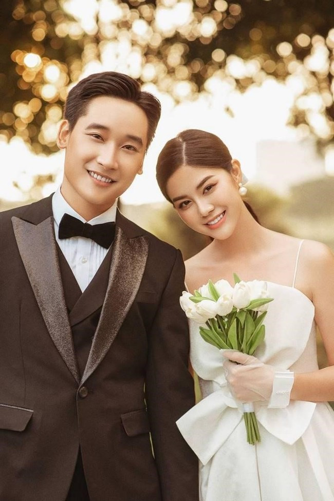 Ảnh cô dâu tóc ngắn với mái tóc bồng bềnh tự nhiên, không lạm dụng keo