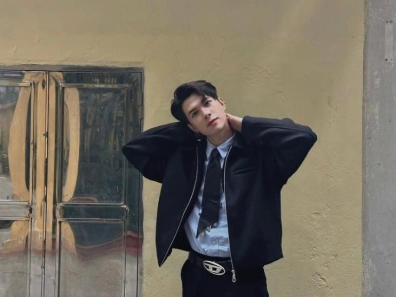 Anh Tú với kiểu tóc layer 2 mái