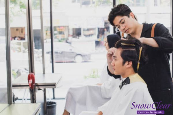 Cắt kiểu Ivy League ngắn cũng như bao kiểu tóc nam khác trung bình từ 50k - 300k tùy từng trường hợp