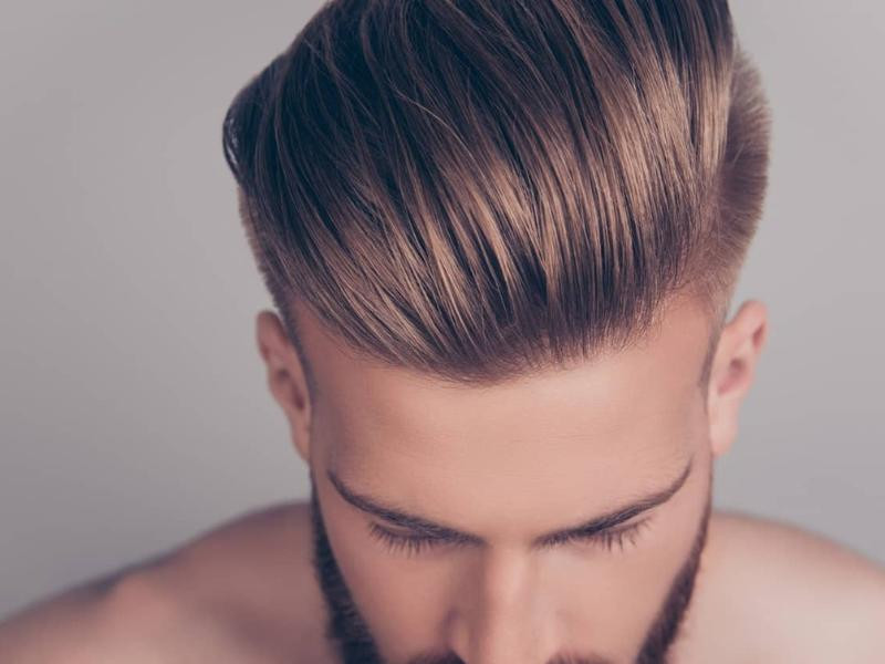 Chải tóc gọn gàng đúng cách để tạo kiểu tóc slick back đẹp